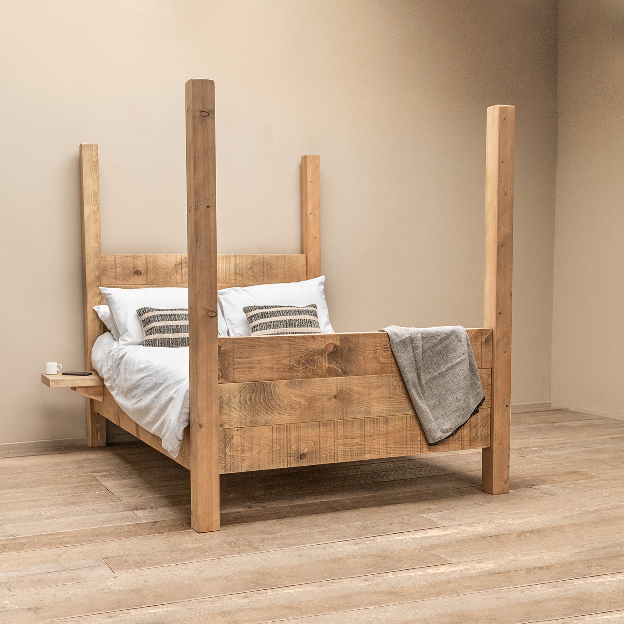 wood four poster bed